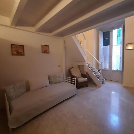 Holiday House Nel Cuore Di Бари Екстериор снимка