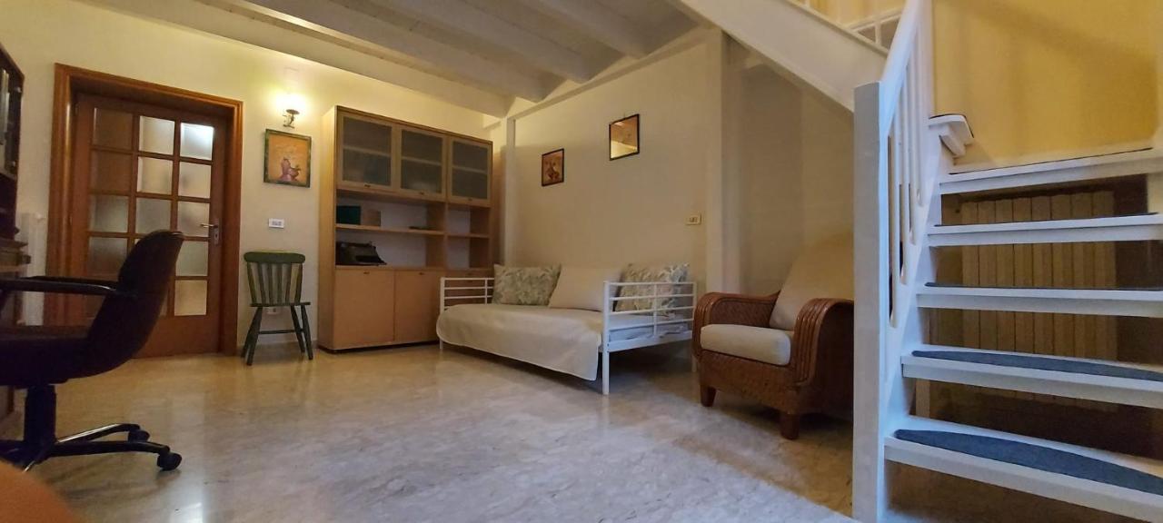 Holiday House Nel Cuore Di Бари Екстериор снимка