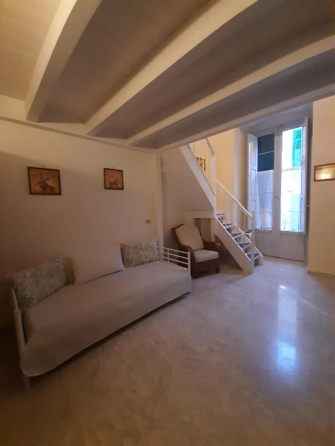 Holiday House Nel Cuore Di Бари Екстериор снимка