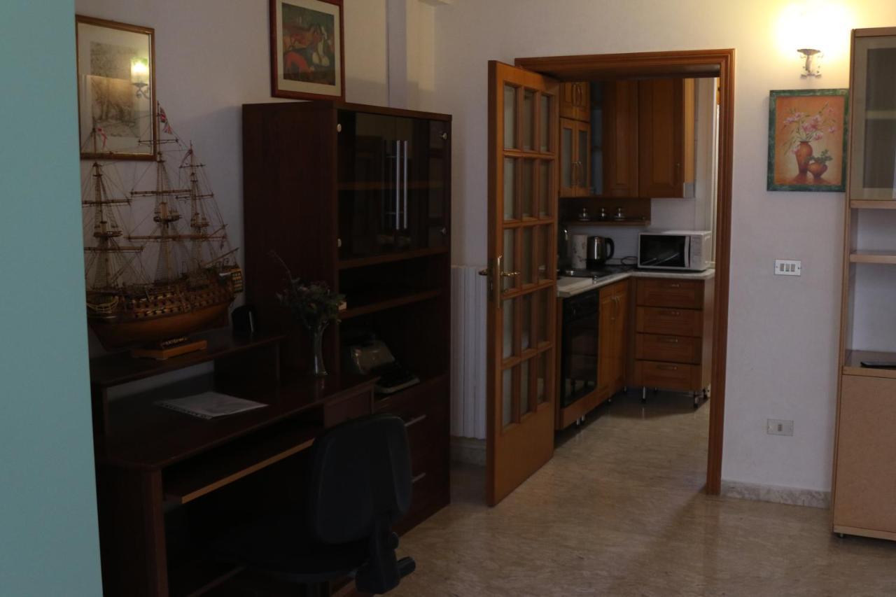 Holiday House Nel Cuore Di Бари Екстериор снимка