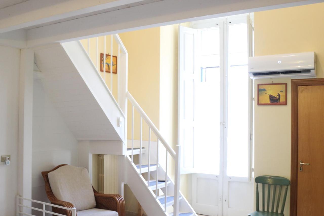 Holiday House Nel Cuore Di Бари Екстериор снимка