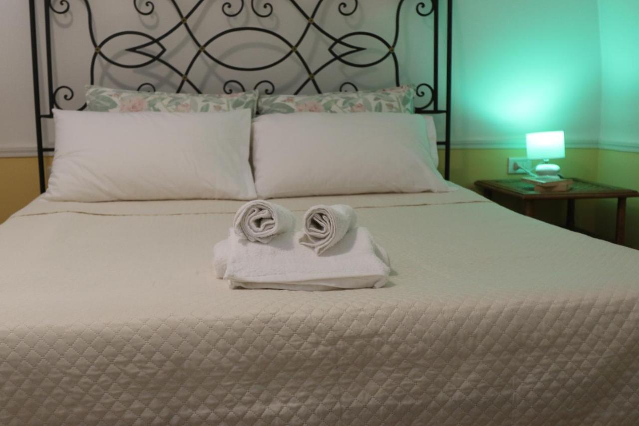 Holiday House Nel Cuore Di Бари Екстериор снимка