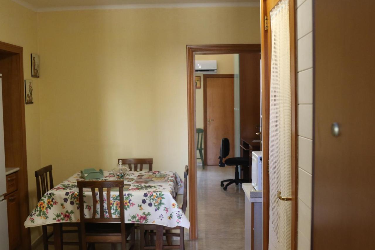 Holiday House Nel Cuore Di Бари Екстериор снимка