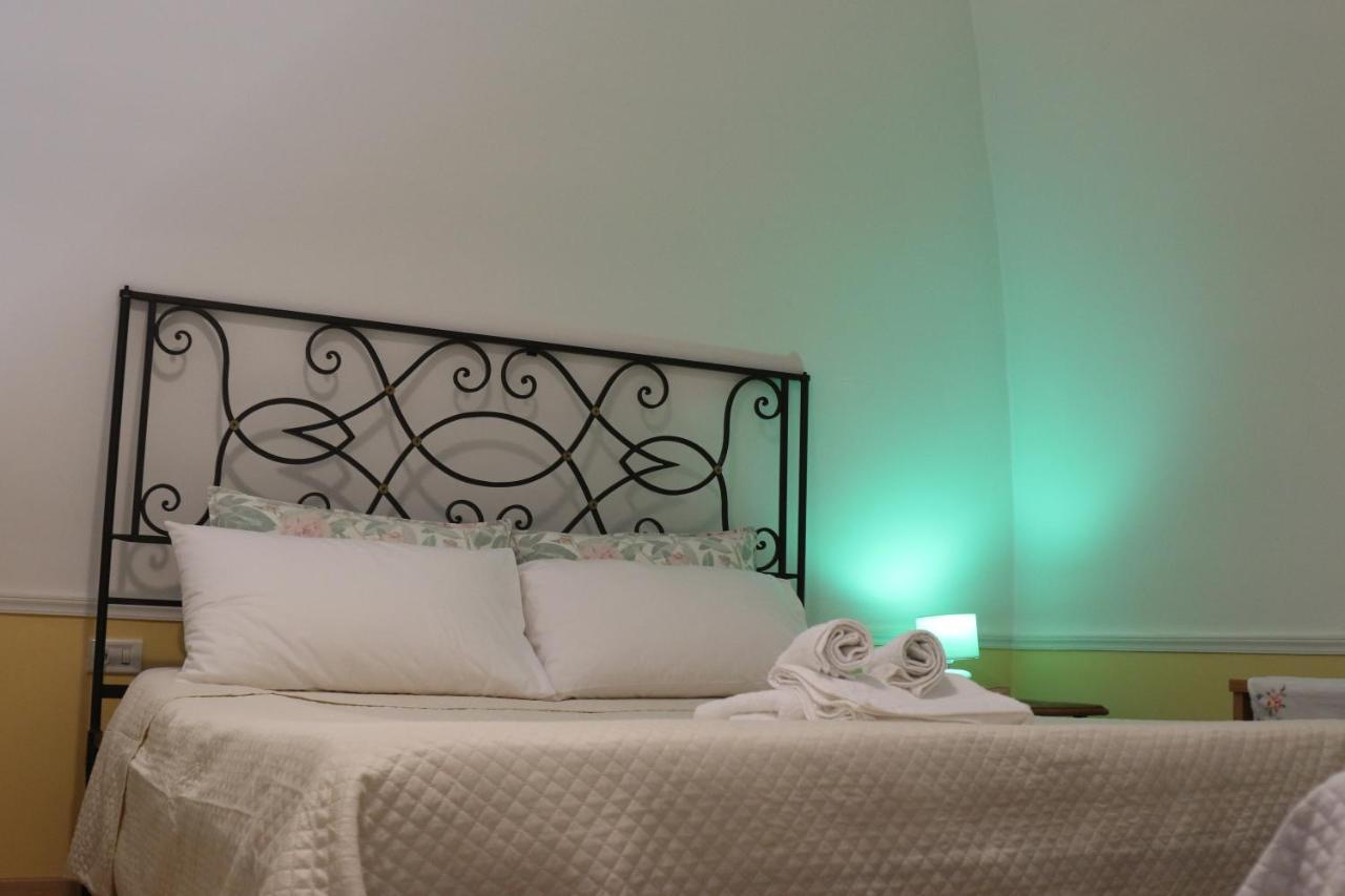 Holiday House Nel Cuore Di Бари Екстериор снимка