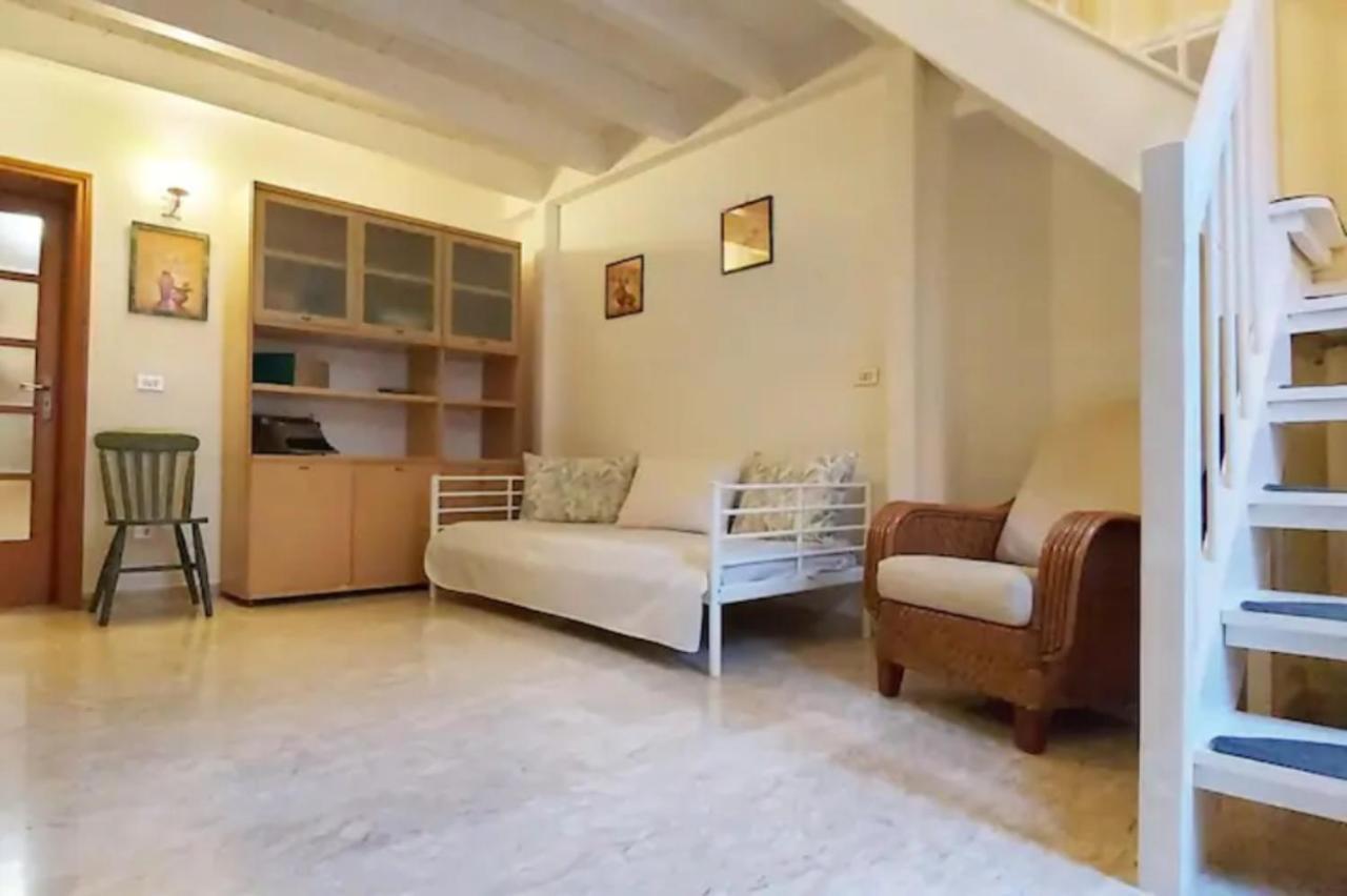 Holiday House Nel Cuore Di Бари Екстериор снимка